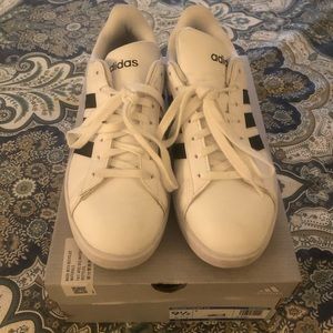 Adidas ladies Grand Court 2.0 tennis shoes. Size 9 1/2. EUC. Worn twice.